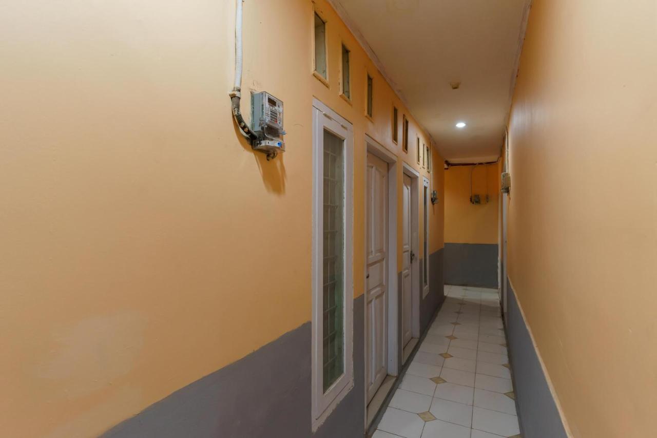 Reddoorz Syariah Near Universitas Borobudur Jakarta Buitenkant foto